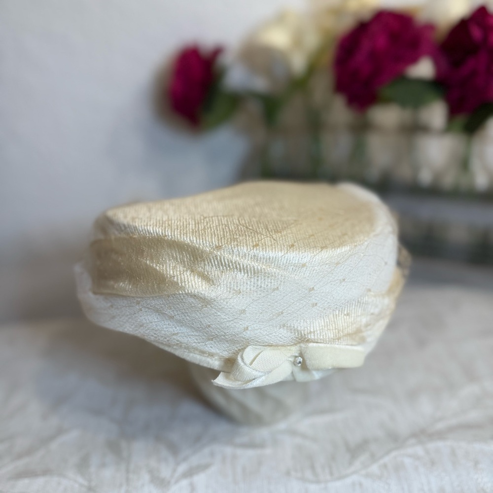 Vintage cream pillbox hat with netting, bow and rhinestones. White netting.